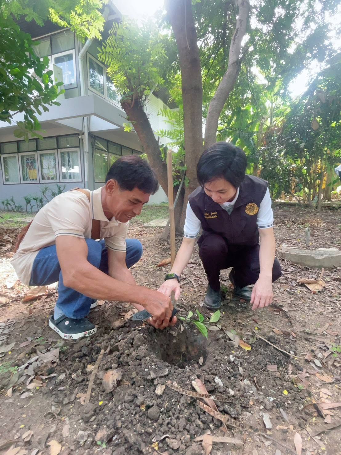 title - จัดโครงการ “ปลูกเพื่อเปลี่ยน เปลี่ยนเพื่อยั่งยืน เทิดไท้องค์ทศมราชา” เพื่อเพิ่มพื้นที่สีเขียวในเขตปฏิรูปที่ดิน