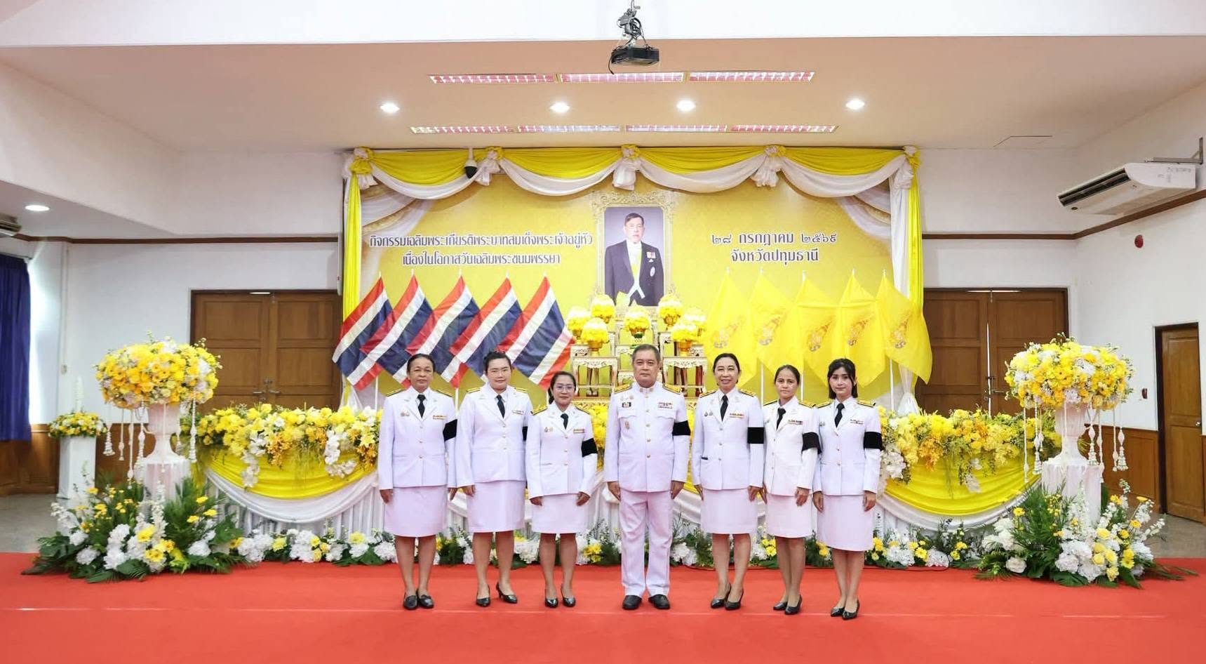 ข้าร่วมพิธีเจริญพระพุทธมนต์และทำบุญตักบาตร ถวายพระราชกุศล