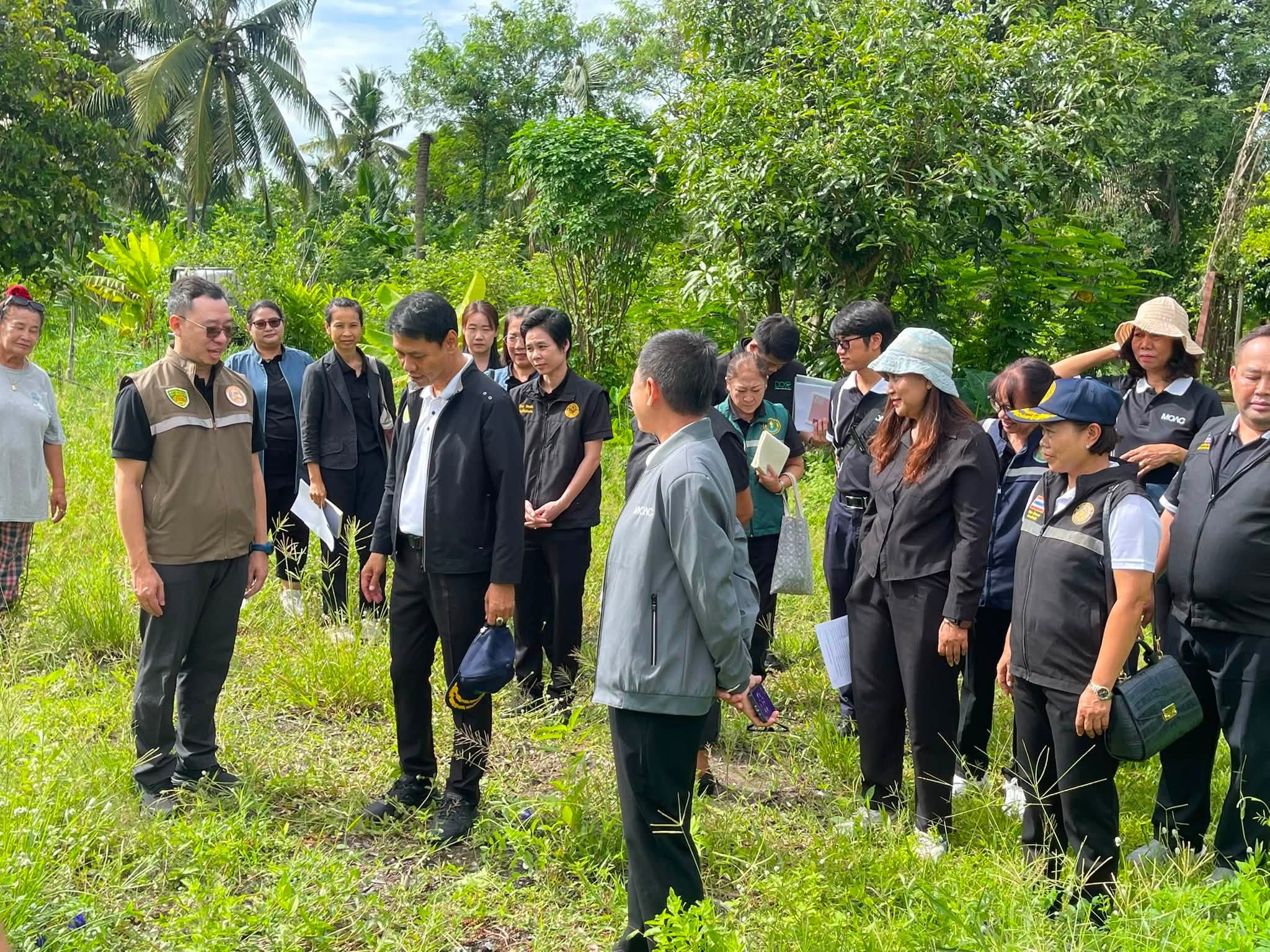 title - ร่วมลงพื้นที่ตรวจแปลงทดสอบโครงการ “ที่ว่างสร้างค่า” 3 สาขาการผลิต คือ พืช ประมง ปศุสัตว์ และประชุมหารือคณะทำงานพัฒนาพื้นที่การเกษตรนวัตกรรมและเกษตรกรรุ่นใหม่ในเขตเมืองและพื้นที่ต่อเนื่อง จังหวัดปทุมธานี 