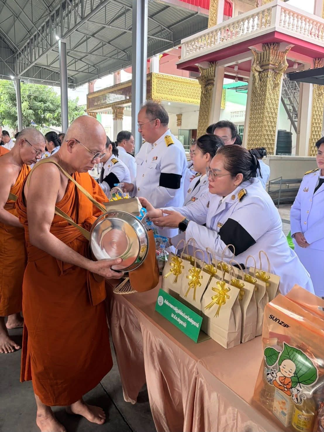 title - เข้าร่วมพิธีสวดพระพุทธมนต์และทำบุญตักบาตร ถวายพระราชกุศล เนื่องในวันคล้ายวันพระราชสมภพ สมเด็จพระนางเจ้าสิริกิติ์ พระบรมราชินีนาถ พระบรมราชชนนีพันปีหลวง และวันแม่แห่งชาติ 12 สิงหาคม 2569 