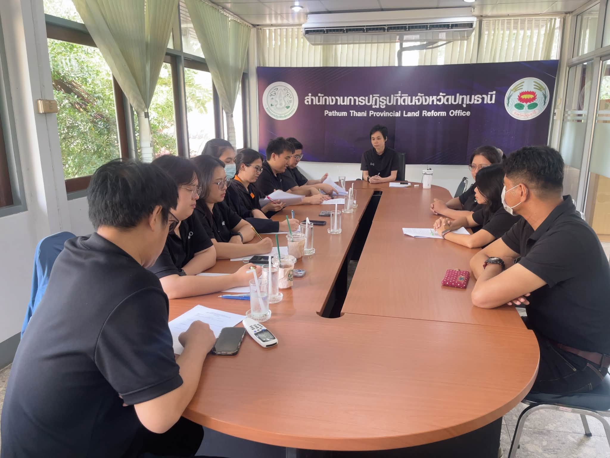 title - ลงพื้นที่ร่วมกับเจ้าหน้าที่กองทุนฯ ส.ป.ก. ส่วนกลาง สัมภาษณ์และเก็บข้อมูล พร้อมทั้งสนทนากลุ่ม (Focus Group Discussion: FGD)  และร่วมประชุมหารือแนวทางการเพิ่มประสิทธิภาพการจัดเก็บค่าเช่าที่ดิน/ค่าเช่าซื้อที่ดิน ความสามารถในการชำระหนี้ค่าเช่าที่ดิน/ค่าเช่าซื้อที่ดิน ของเกษตรกรในเขตปฏิรูปที่ดิน