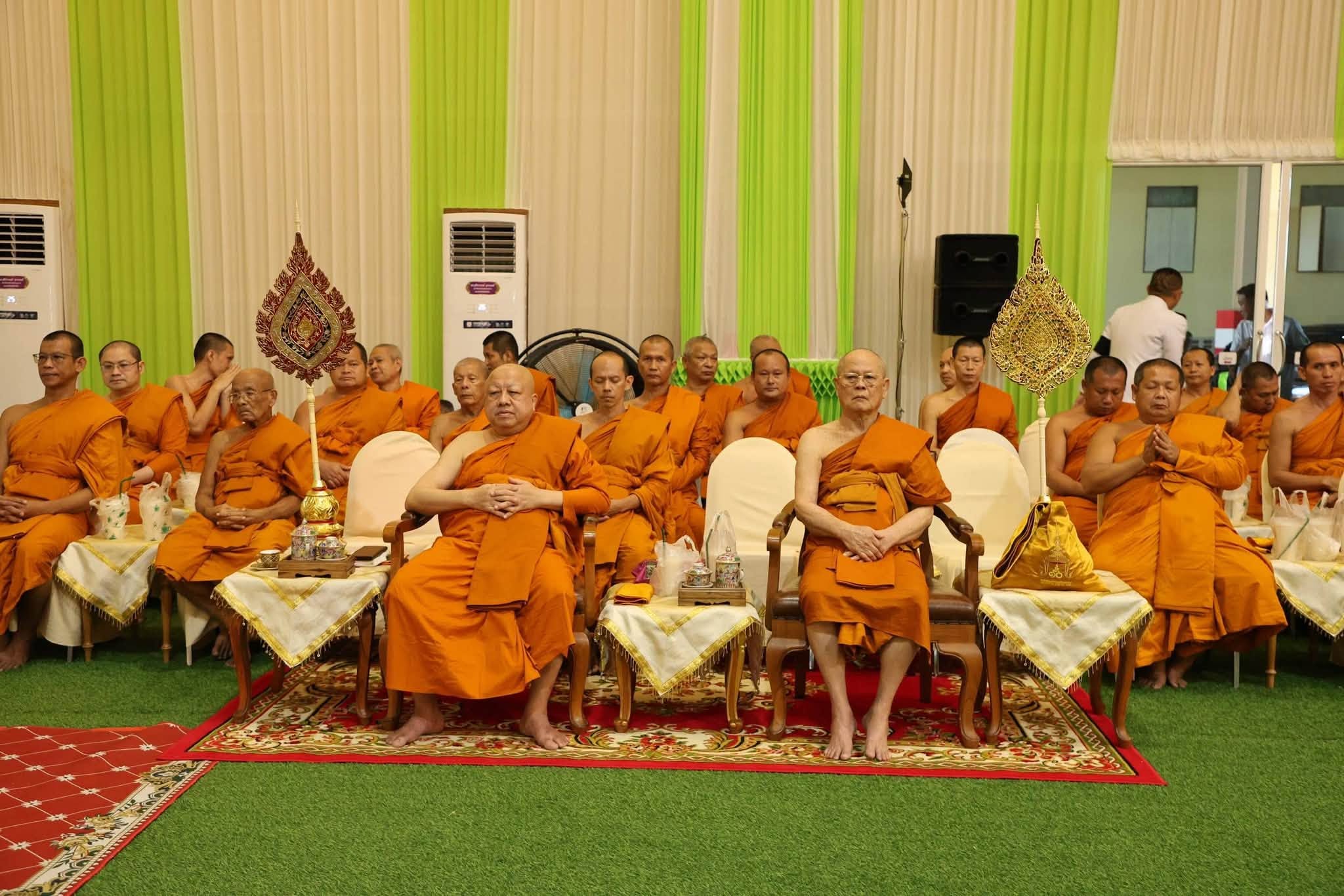 title - เข้าร่วมพิธีทำบุญตักบาตรและบำเพ็ญกุศลทักษิณานุประทาน สตมวาร (100 วัน) อุทิศถวายเป็นพระกุศลแด่ สมเด็จพระเจ้าลูกเธอ เจ้าฟ้าพัชรกิติยาภา นเรนทิราเทพยวดี กรมหลวงราชสาริณีสิริพัชร มหาวัชรราชธิดา