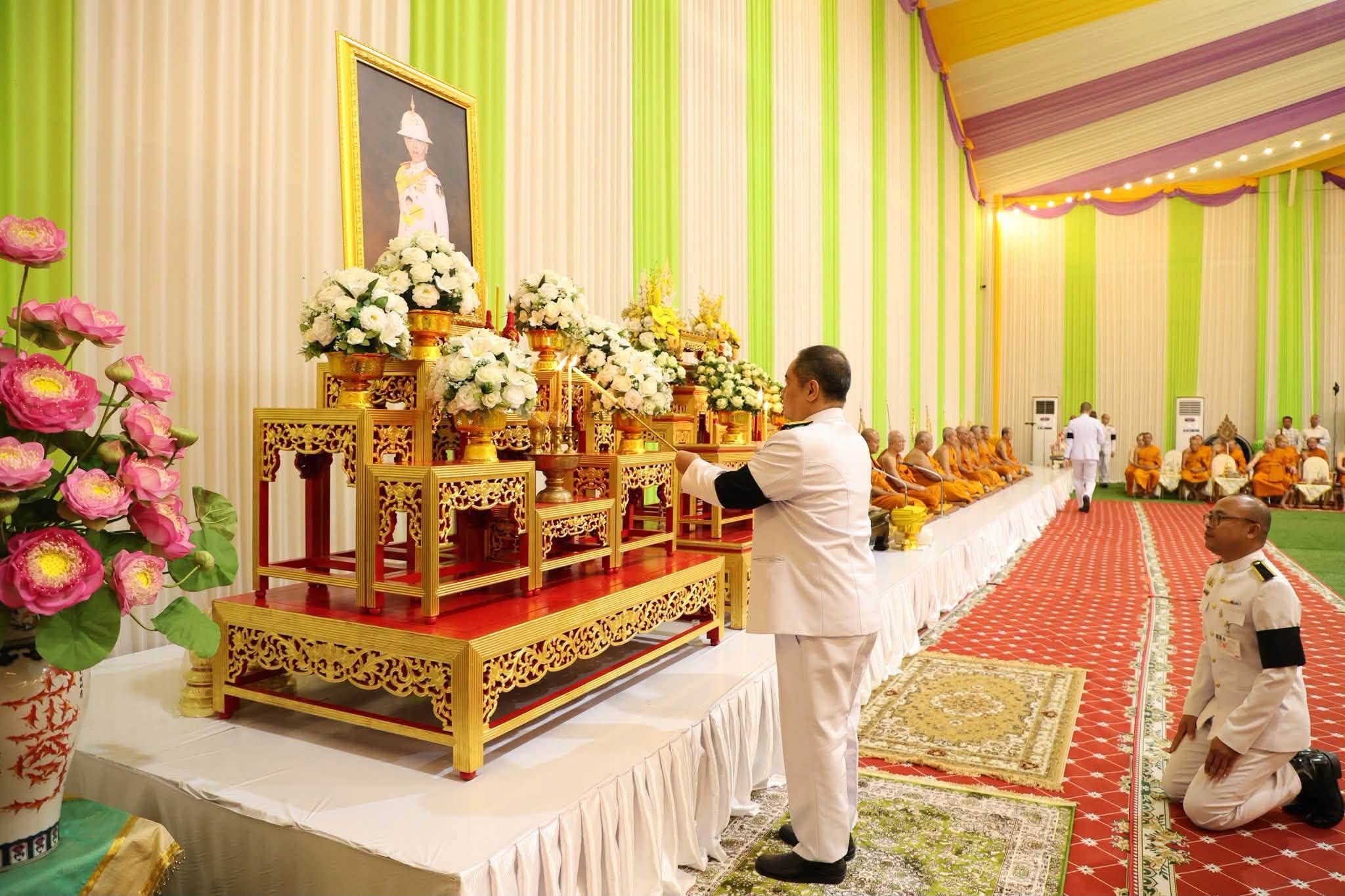 title - เข้าร่วมพิธีทำบุญตักบาตรและบำเพ็ญกุศลทักษิณานุประทาน สตมวาร (100 วัน) อุทิศถวายเป็นพระกุศลแด่ สมเด็จพระเจ้าลูกเธอ เจ้าฟ้าพัชรกิติยาภา นเรนทิราเทพยวดี กรมหลวงราชสาริณีสิริพัชร มหาวัชรราชธิดา