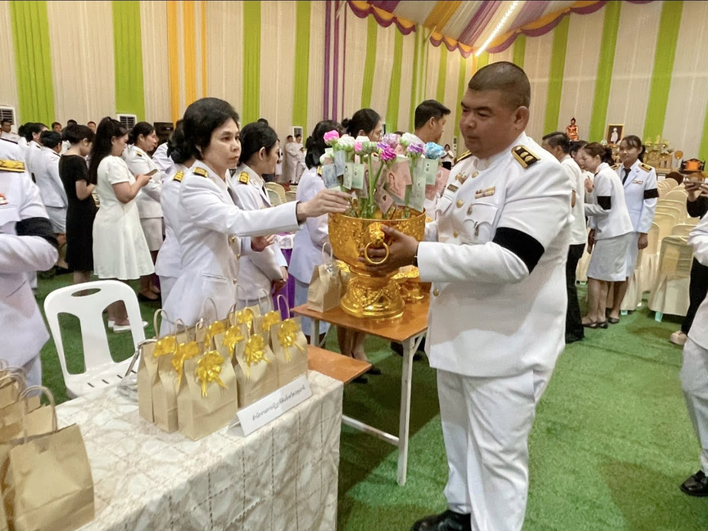 title - เข้าร่วมพิธีทำบุญตักบาตรและบำเพ็ญกุศลทักษิณานุประทาน สตมวาร (100 วัน) อุทิศถวายเป็นพระกุศลแด่ สมเด็จพระเจ้าลูกเธอ เจ้าฟ้าพัชรกิติยาภา นเรนทิราเทพยวดี กรมหลวงราชสาริณีสิริพัชร มหาวัชรราชธิดา