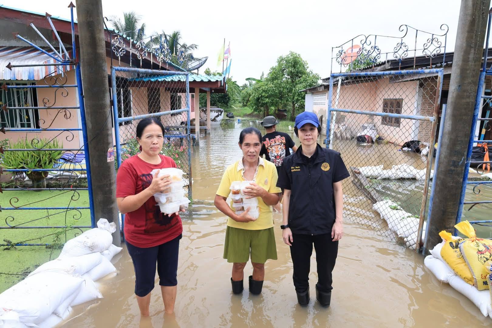 title - ลงพื้นที่ช่วยเหลือเกษตรกรและประชาชนผู้ประสบอุทกภัยในเขตปฏิรูปที่ดินจังหวัดปทุมธานี