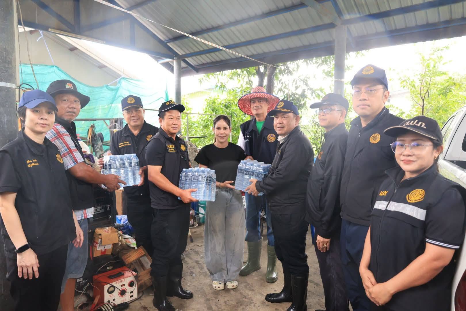title - ลงพื้นที่ช่วยเหลือเกษตรกรและประชาชนผู้ประสบอุทกภัยในเขตปฏิรูปที่ดินจังหวัดปทุมธานี