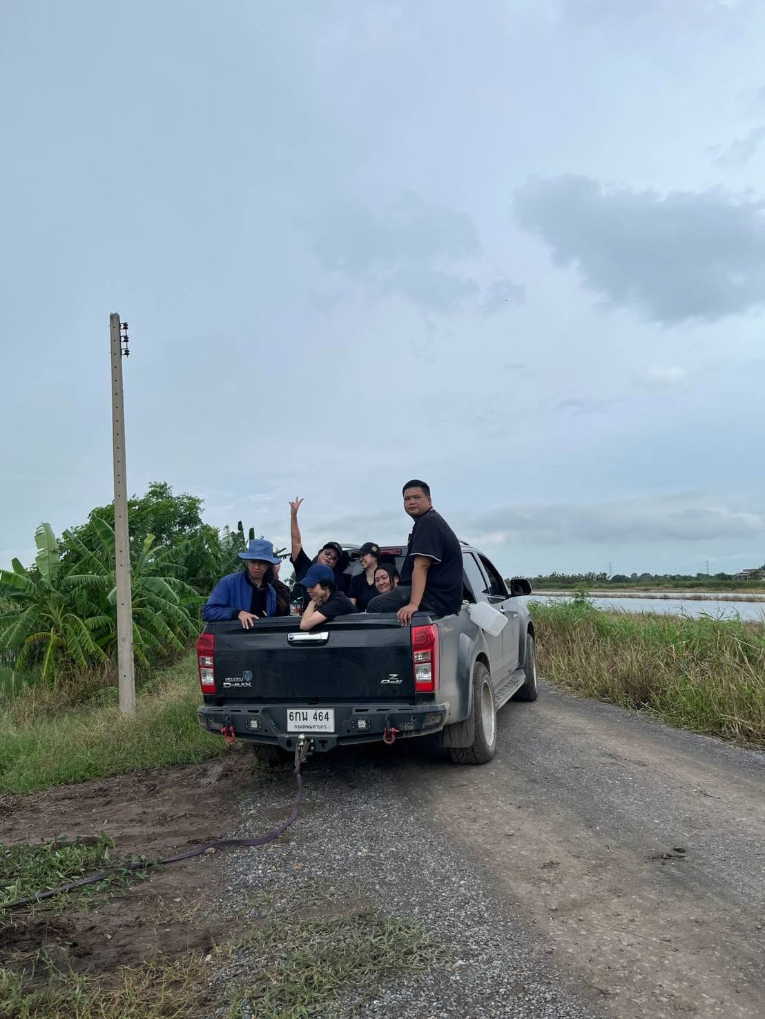 title - ลงพื้นที่ช่วยเหลือเกษตรกรและประชาชนผู้ประสบอุทกภัยในเขตปฏิรูปที่ดินจังหวัดปทุมธานี
