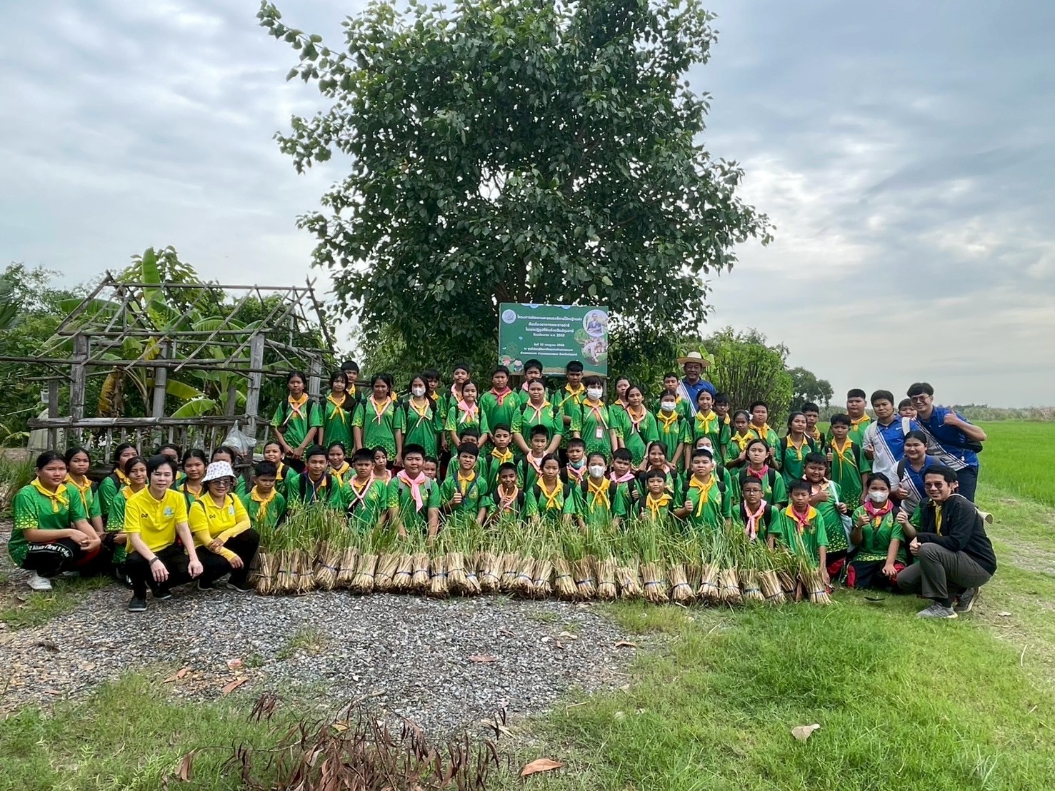 กลุ่มยุทธศาสตร์และการปฏิรูปที่ดิน จัดโครงการพัฒนาและรณรงค์การใช้หญ้าแฝกอันเนื่องมาจากพระราชดำริในเขตปฏิรูปที่ดินจังหวัดปทุมธานี ปีงบประมาณ พ.ศ 2568