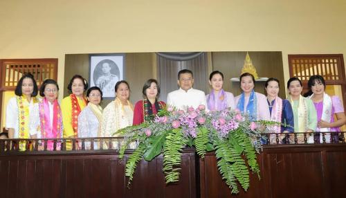 นางสาวพจนันท์ กองมาก ปฏิรูปที่ดินจังหวัดปทุมธานี ร่วมพิธีทำบุญเนื่องในโอกาสฉลองครบรอบ 100 ปี ศาลจังหวัดปทุมธานี ณ ศาลจังหวัดปทุมธานี (หลังเดิม) อ.เมืองปทุมธานี จังหวัดปทุมธานี