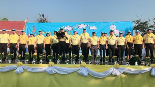 นางสาวพจนันท์ กองมาก ปฏิรูปที่ดินจังหวัดปทุมธานี และเจ้าหน้าที่ ส.ป.ก.ปทมธานี ร่วมกิจกรรมจิตอาสา เราทำความดี เพื่อชาติ ศาสน์ กษัติริย์ ณ ริมแม่น้ำเจ้าพระยาบริเวณหน้าวัดบางคูวัดนอก ต.บางคูวัดนอก อ.เมือง จ.ปทุมธานี