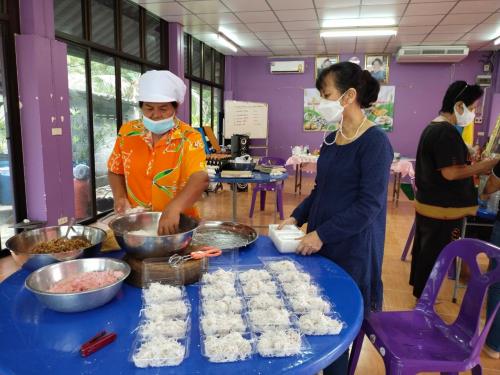  ปฏิรูปที่ดินจังหวัดปทุมธานี มอบหมายกลุ่มยุทธศาสตร์และการปฏิรูปที่ดิน ดำเนินการจัดฝึกอบรมโครงการส่งเสริมและอนุรักษ์หัตถกรรมพื้นบ้านในเขตปฏิรูปที่ดิน ปีงบประมาณ พ.ศ. 2565 หลักสูตร การทำขนมไทย 