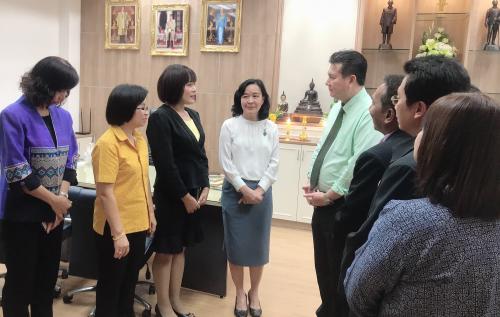 ปฏิรูปที่ดินจังหวัดปทุมธานี และหน่วยงานในสังกัดกระทรวงเกษตรและสหกรณ์ เข้าขอพรจากรองผู้ว่าราชการจังหวัดปทุมธานี
