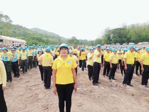 นางสาวพจนันท์ กองมาก ปฏิรูปที่ดินจังหวัดปทุมธานี พร้อมด้วยเจ้าหน้าที่ส.ป.ก. ปทุมธานี ร่วมกิจกรรมจิตอาสาศาสตร์พระราชาสู่การพัฒนาอย่างยั่งยืน.: กสิกรรมธรรมชาติปลอดสารพิษ