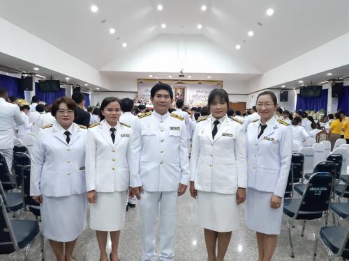 นางสาวพจนันท์ กองมาก ปฏิรูปที่ดินจังหวัดปทุมธานี พร้อมด้วยเจ้าหน้าที่ ส.ป.ก.ปทุมธานี เข้าร่วมพิธีวางพวงมาลา เนื่องในวันคล้ายวันสวรรคตสมเด็จพระนเรศวรมหาราช