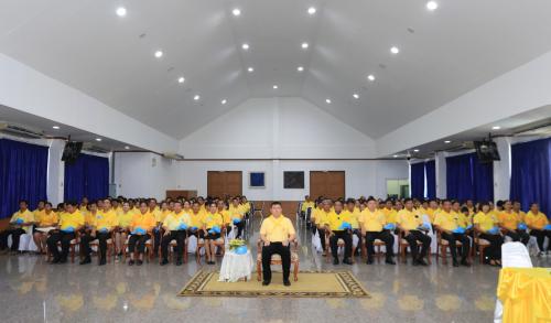 นางสาวพจนันท์ กองมาก ปฏิรูปที่ดินจังหวัดปทุมธานี พร้อมด้วยเจ้าหน้าที่ ส.ป.ก.ปทุมธานี เข้าร่วมรับชมการถ่ายทอดสดพระราชพิธีเฉลิมพระปรมาภิไธย พระนามาภิไธยและสถาปนาพระฐานันดรศักดิ์พระบรมราชวงศ์และเสด็จพระราชดำเนินเลียบพระนครโดยขบวนพยุหยาตราสถลมารค