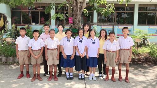 นางสาวพจนันท์ กองมาก ปฏิรูปที่ดินจังหวัดปทุมธานี พร้อมด้วยเจ้าหน้าที่กลุ่มยุทธศาสตร์ฯ ลงติดตามตรวจเยี่ยมสวนสมุนไพร ที่ได้จัดทำขึ้นในโครงการอนุรักษ์พันธุกรรมพืชฯ (อพ.สธ)