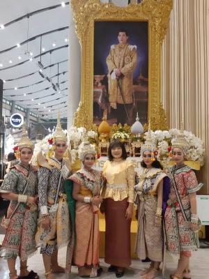 นางสาวพจนันท์  กองมาก  ปฏิรูปที่ดินจังหวัดปทุมธานี พร้อมด้วยเจ้าหน้าที่ ส.ป.ก.ปทุมธานี เข้าร่วมงานมหรสพสมโภช เนื่องในโอกาสมหามงคลพระราชพิธีบรมราชาภิเษก พุทธศักราช ๒๕๖๒ ของจังหวัดปทุมธานี มีทั้งหมด ๗ วัน 
