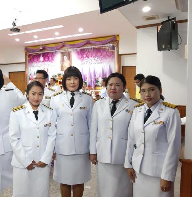 นางสาวพจนันท์ กองมาก ปฏิรูปที่ดินจังหวัดปทุมธานี พร้อมด้วยเจ้าหน้าที่ ส.ป.ก. ปทุมธานี เข้าร่วมพิธีทำบุญตักบาตรถวายพระราชกุศล สมเด็จพระนางเจ้าฯ พระบราราชินี ประจำปีพุทธศักราช 2562 