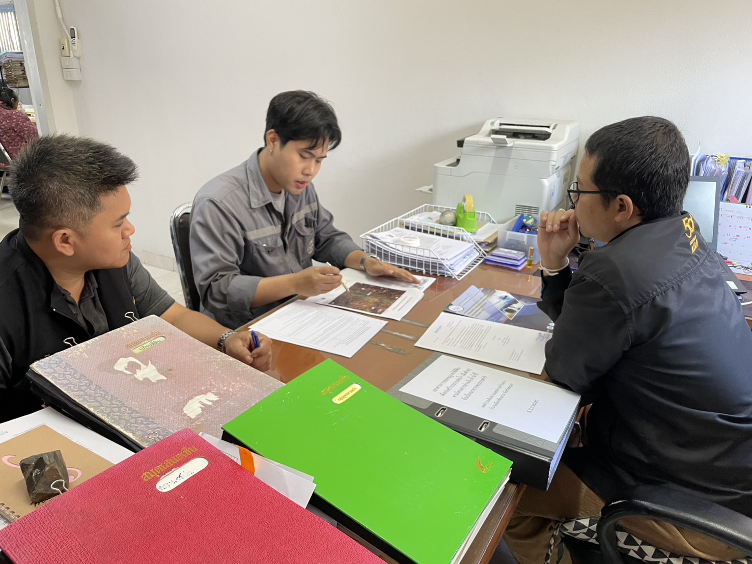 ร่วมหารือโครงการจ้างออกแบบงานก่อสร้างทางวิ่ง ทางขับ ลานจอดเครื่องบิน องค์ประกอบอื่นๆ และศึกษารายงานการประเมินผลกระทบสิ่งแวดล้อม โครงการก่อสร้างท่าอากาศยานพะเยาจังหวัดพะเยา 1 แห่ง ร่วมกับกรมท่าอากาศยาน