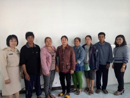 วันจันทร์ ที่ 27 พฤษจิกายน พ.ศ. 2560 สำนักงานการปฏิรูปที่ดินจังหวัดพะเยา นำโดย     ว่าที่ร้อยตรี ประเทือง   ฉัตรอินตา ปฏิรูปที่ดินจังหวัดพะเยา ได้ดำเนินงานตามโครงการปล่อยเงินกองทุนกู้ยืมให้แก่เกษตรกร  ณ ห้องประชุมภายในสำนักงานปฏิรูปที่ดินจังหวัดพะเยา
