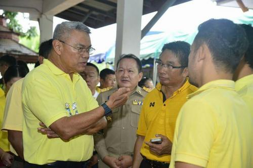 ดร.วิวัฒน์ ศัลยกำธร รัฐมนตรีช่วยว่าการกระทรวงเกษตรและสหกรณ์ เปิดแปลงต้นแบบที่พะเยา 