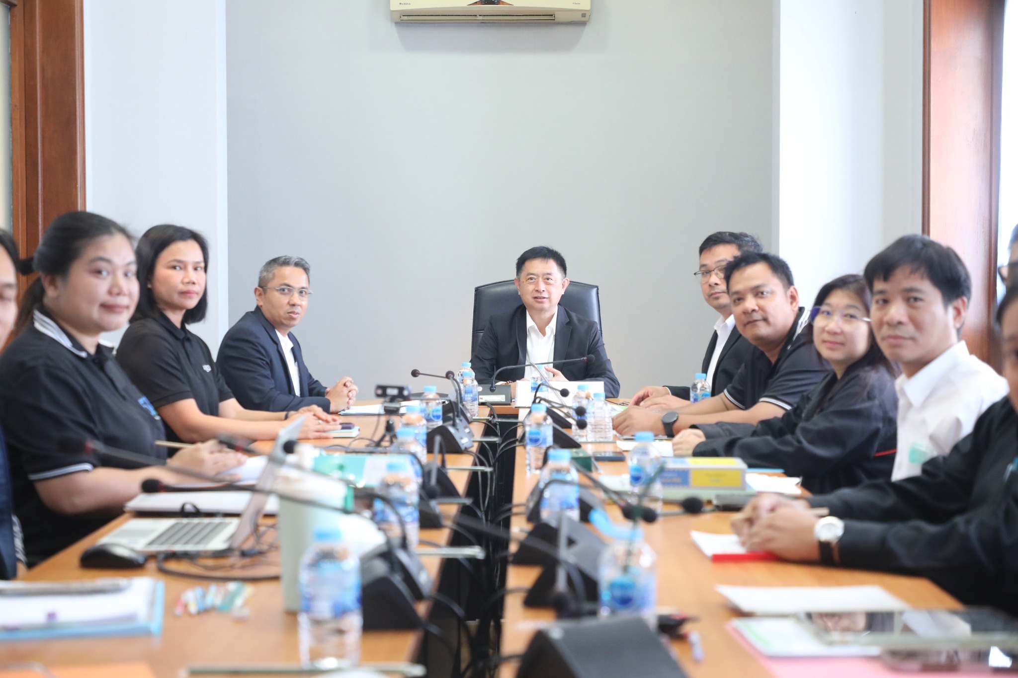 เจ้าหน้าที่ ส.ป.ก.เพชรบุรี ร่วมประชุมแนวทางปฏิบัติตามกฎกระทรวงการแบ่งแยกหรือโอนสิทธิในที่ดินของผู้ได้รับสิทธิ โดยการปฏิรูปที่ดินเพื่อเกษตรกรรม พ.ศ. 2567 กรณีการแบ่งแยกหรือโอนสิทธิในที่ดินไปยัง ส.ป.ก. (ข่าวแชร์)