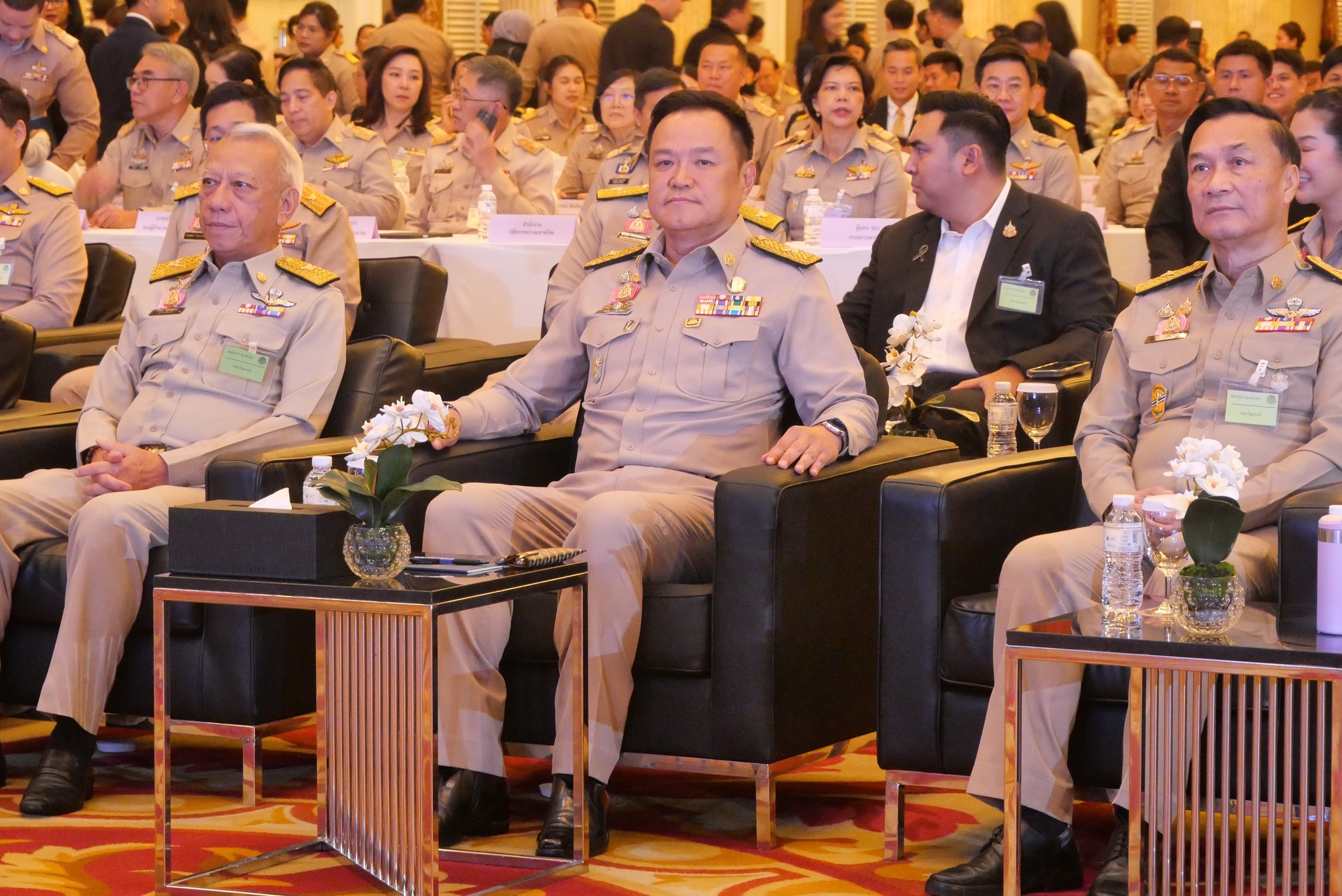 ปฏิรูปที่ดินจังหวัดเพชรบุรี พร้อมด้วยเจ้าหน้าที่ ส.ป.ก.เพชรบุรี ร่วมติดตามการถ่ายทอดสดการประชุมสัมมนาการมอบนโยบายและแนวทางการจัดทำงบประมาณรายจ่ายประจำปีงบประมาณ พ.ศ. 2570