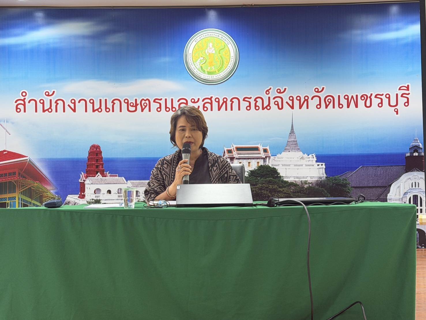 ปฏิรูปที่ดินจังหวัดเพชรบุรี มอบหมายให้ นายปรเดช พุธจันทร์ นักวิชาการปฏิรูปที่ดินชำนาญการ ร่วมประชุมรับฟังความคิดเห็น (ร่าง) แผนพัฒนาการเกษตรและสหกรณ์จังหวัดเพชรบุรี พ.ศ. 2571-2575