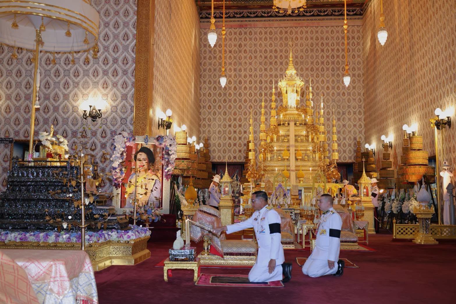 ปฏิรูปที่ดินจังหวัดเพชรบุรี พร้อมด้วย เจ้าหน้าที่ ส.ป.ก.เพชรบุรี ร่วมเป็นเจ้าภาพพระพิธีธรรมสวดพระอภิธรรมพระบรมศพสมเด็จพระนางเจ้าสิริกิติ์ พระบรมราชินีนาถ พระบรมราชชนนีพันปีหลวง และถวายสักการะพระศพ สมเด็จพระเจ้าลูกเธอ เจ้าฟ้าพัชรกิติยาภา