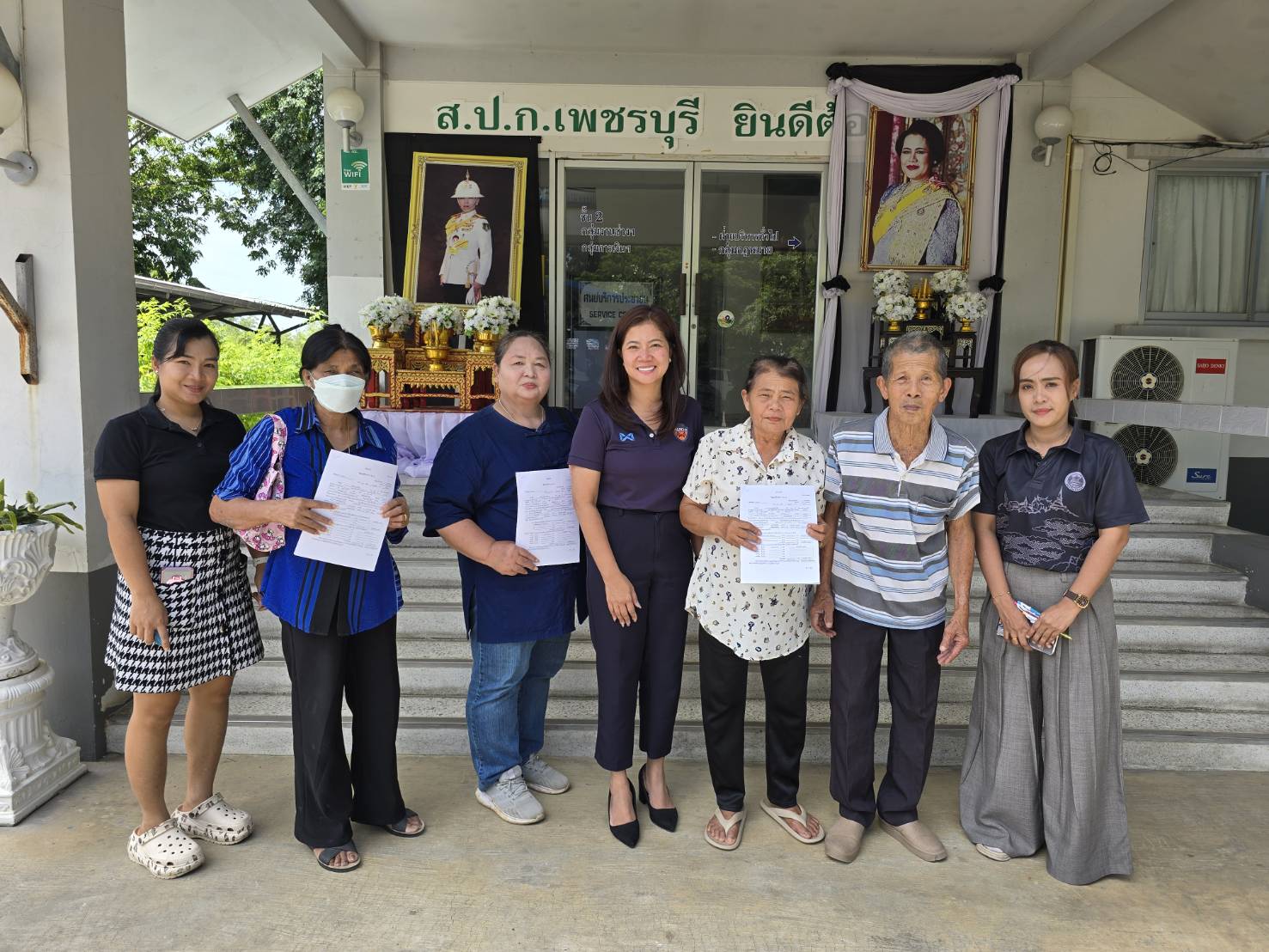 ปฏิรูปที่ดินจังหวัดเพชรบุรี มอบหมายกลุ่มการเงินบัญชีและจัดเก็บผลประโยชน์ ดำเนินการจัดทำสัญญากู้ยืมเงินกองทุนการปฏิรูปที่ดินเพื่อเกษตรกรรม และมอบสินเชื่อให้แก่เกษตรกรในเขตปฏิรูปที่ดินจังหวัดเพชรบุรี จำนวน 1 กลุ่ม 3 ราย วงเงินสินเชื่อรวม 90,000 บาท (เก้าหมื่นบาทถ้วน)