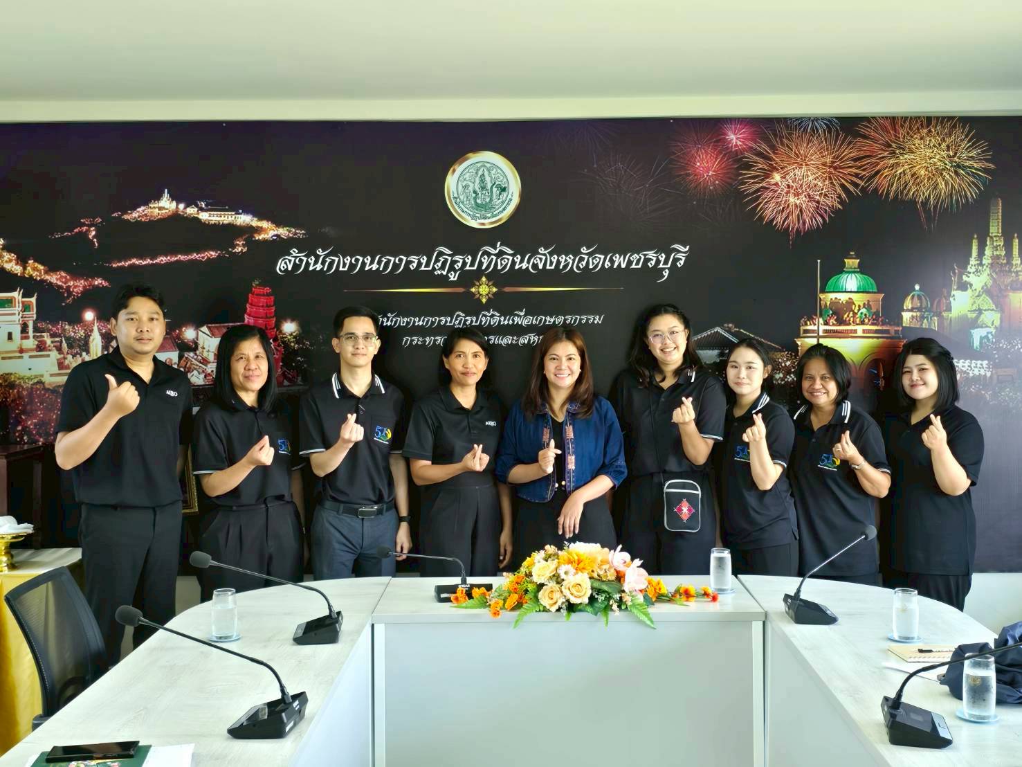 ปฏิรูปที่ดินจังหวัดเพชรบุรี พร้อมด้วย เจ้าหน้าที่ ส.ป.ก.เพชรบุรี ต้อนรับคณะติดตามการดำเนินงานโครงการพัฒนาธุรกิจชุมชน กิจกรรมพัฒนาธุรกิจชุมชนในเขตปฏิรูปที่ดิน (ข่าวแชร์)