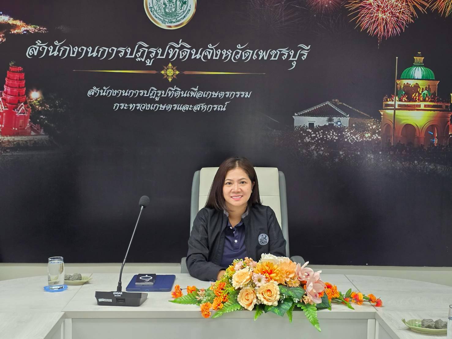 ปฏิรูปที่ดินจังหวัดเพชรบุรี พร้อมด้วย เจ้าหน้าที่ ส.ป.ก.เพชรบุรี ประชุมสรุปผลการติดตามแนวทางการแก้ไขปัญหาโครงการแก้ไขปัญหาที่ดินทำกินของเกษตรกรสภาประชาชน 4 ภาค ร่วมกับเจ้าหน้าที่ 3 สำนักของสำนักงานการปฏิรูปที่ดินเพื่ือเกษตรกรรม ได้แก่ สำนักกฎหมาย สำนักจัดการปฏิรูปที่ดิน และสำนักจัดการแผนที่และสารบบที่ดิน
