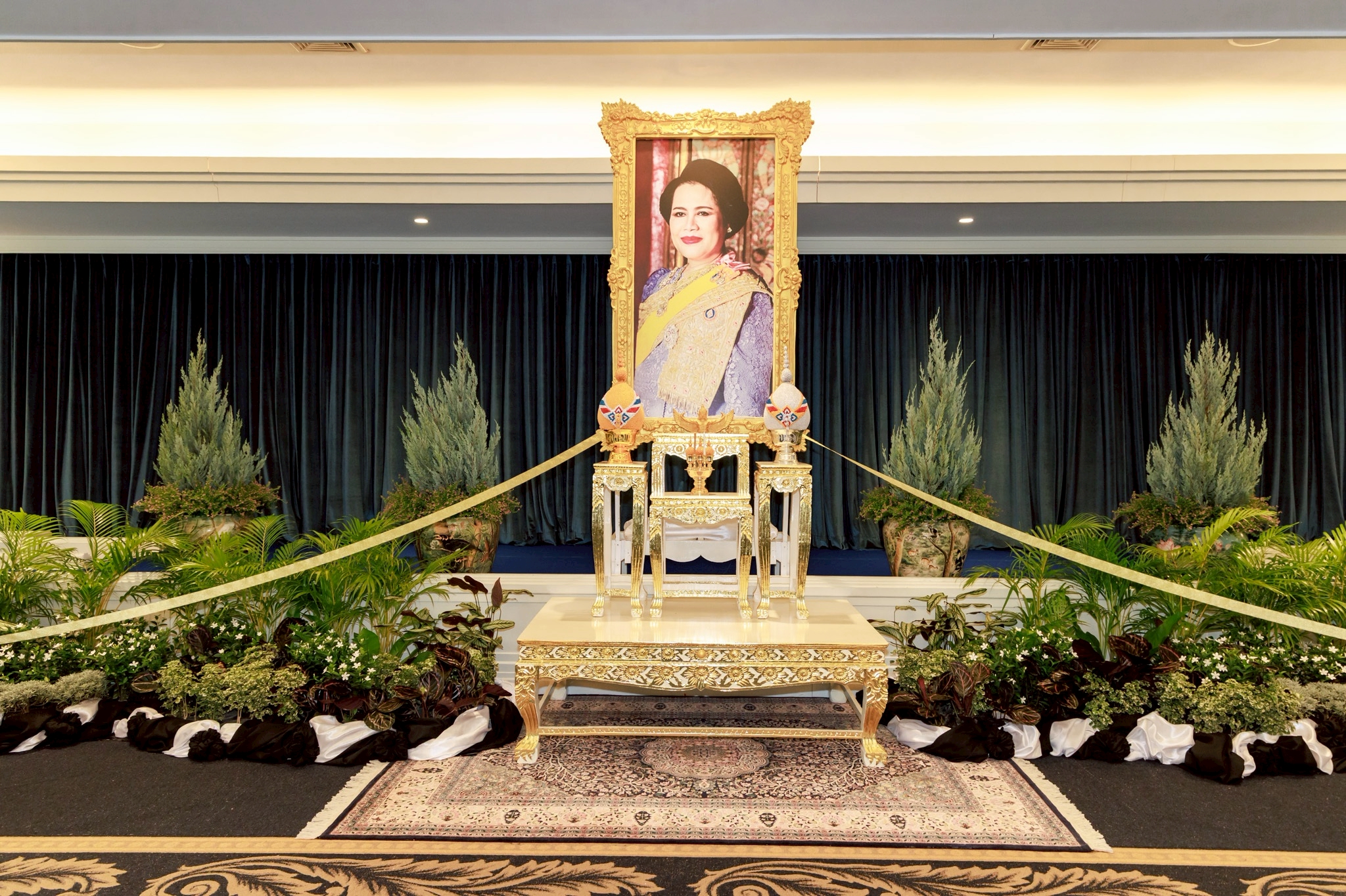 ส.ป.ก.เพชรบุรี ร่วมถวายน้ำสรงพระศพ สมเด็จพระนางเจ้าสิริกิติ์ พระบรมราชินีนาถ พระบรมราชชนนีพันปีหลวง