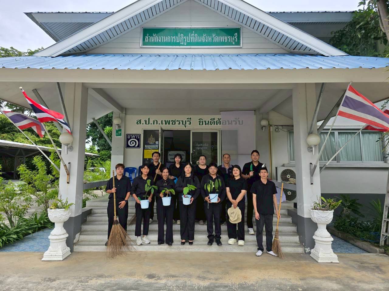 ส.ป.ก.เพชรบุรี ร่วมจัดกิจกรรมวันรักต้นไม้ประจำปีของชาติ พ.ศ. 2568