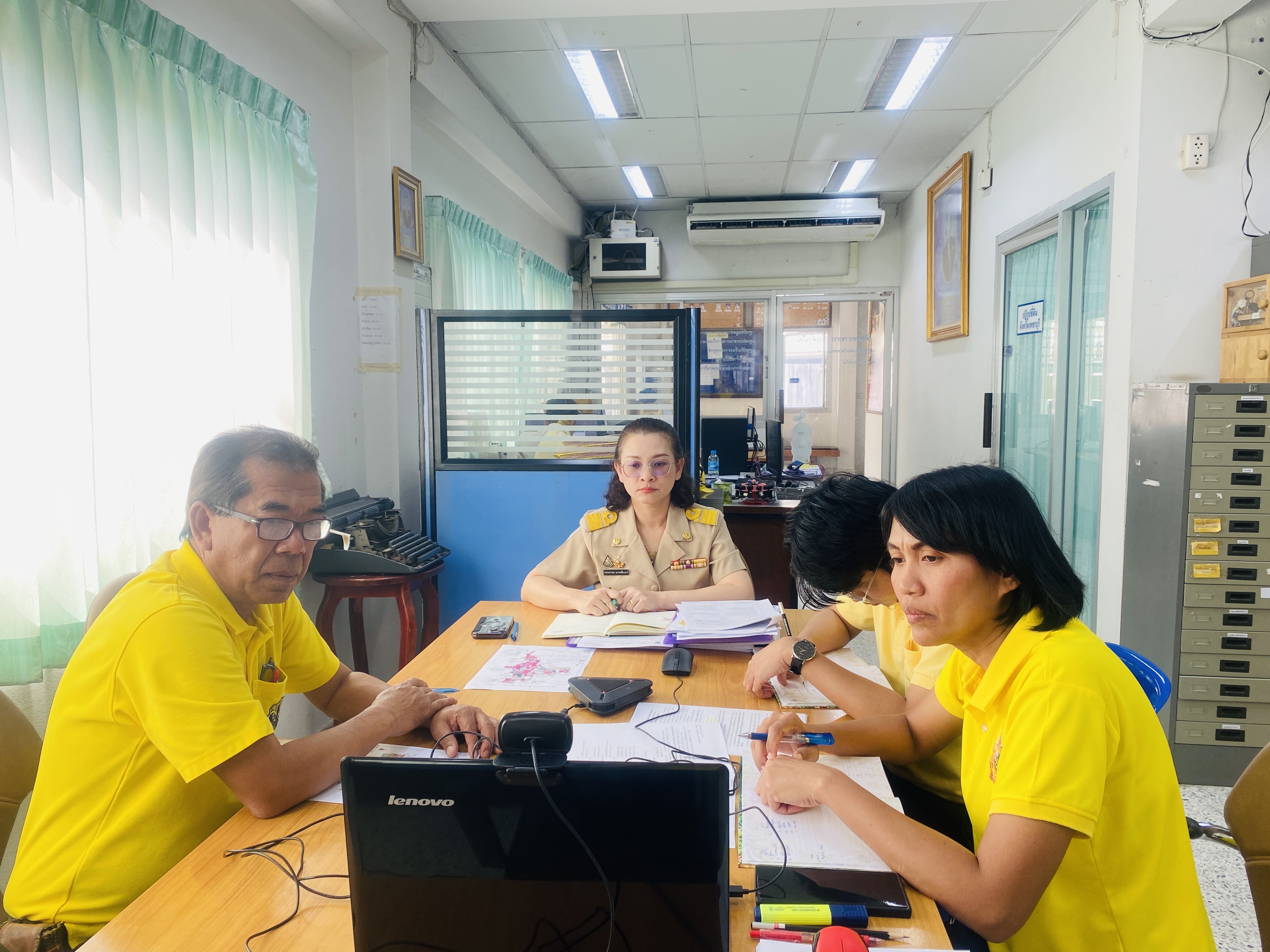 ส.ป.ก.เพชรบุรี เข้าร่วมประชุมหารือแนวทางในการแก้ไขปัญหาที่ดินทำกินให้เกษตรกรสภาประชาชน 4 ภาค ผ่านระบบประชุมทางไกล (Zoom Meeting )