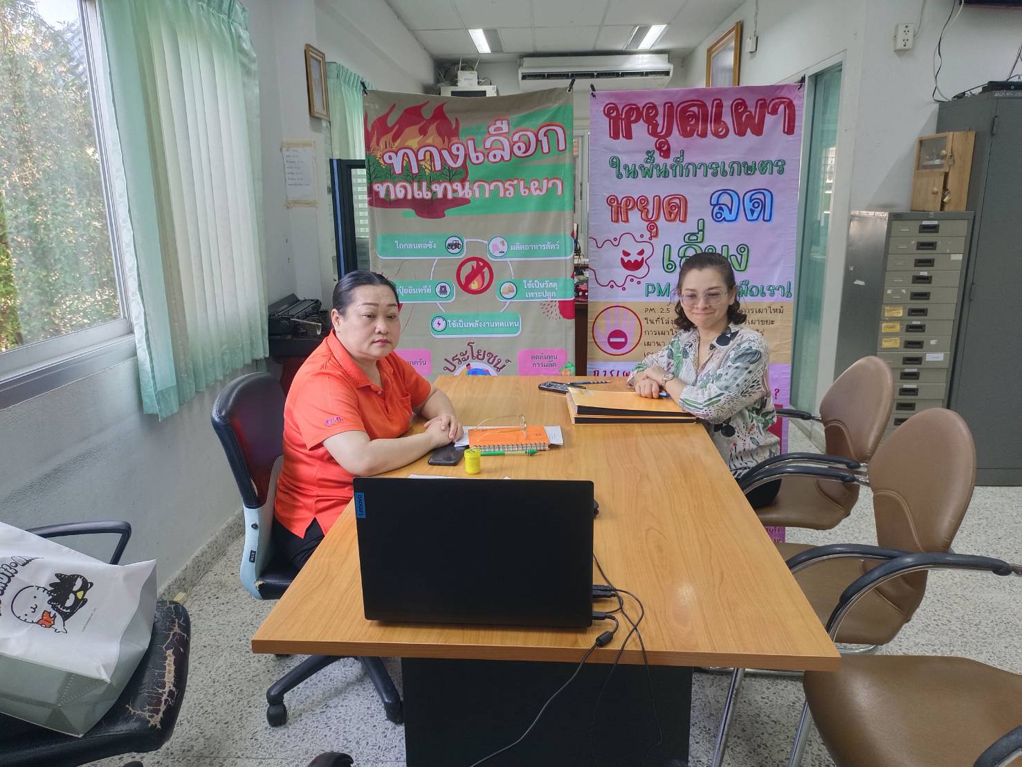 ส.ป.ก.เพชรบุรี เข้าร่วมงาน หยุดเผา เอาบุญ ณ บ้านด่านพัฒนา อ.แม่วงก์ จ.นครสวรรค์ และเชื่อมโยงกับ ส.ป.ก.จังหวัด 52 จังหวัด ผ่านระบบออนไลน์ (Zoom Meeting)