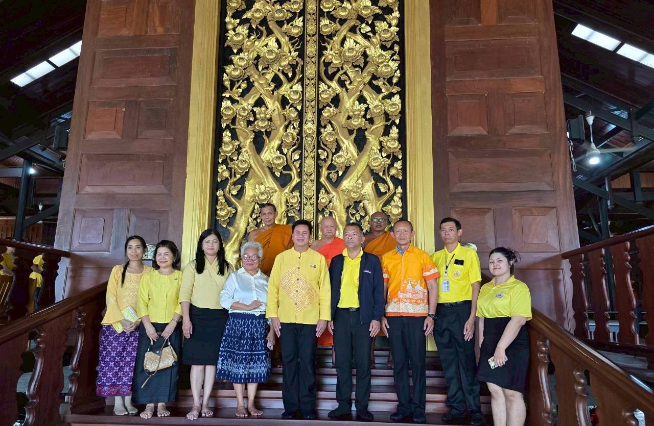 ส.ป.ก.เพชรบุรี เข้าร่วมพิธีเจริญพระพุทธมนต์ถวายพระพรชัยมงคลแด่ พระบาทสมเด็จพระเจ้าอยู่หัว และพระบรมวงศานุวงศ์