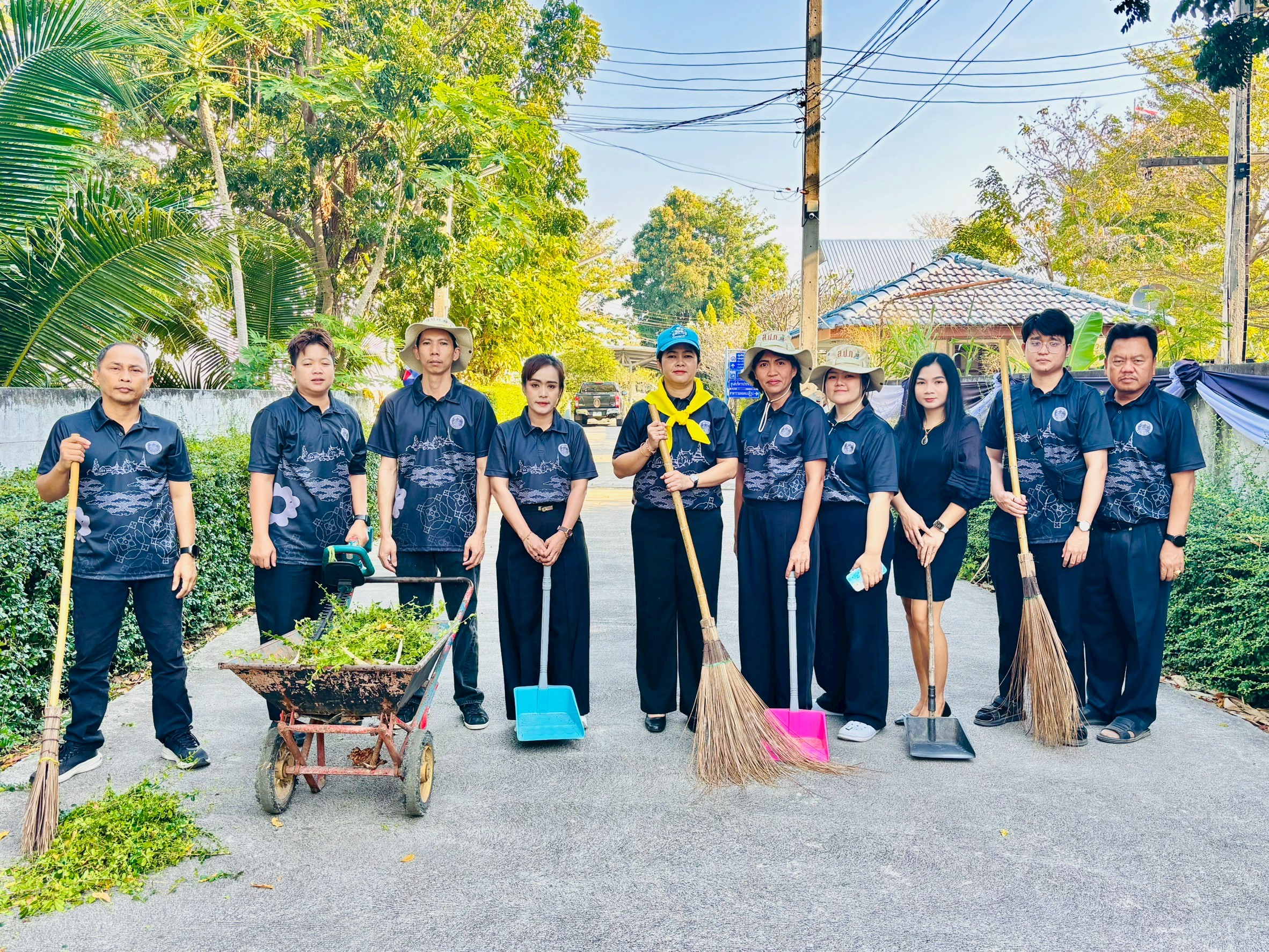 ส.ป.ก.เพชรบุรี จัดกิจกรรมจิตอาสาบำเพ็ญสาธารณประโยชน์และบำเพ็ญสาธารณกุศล
