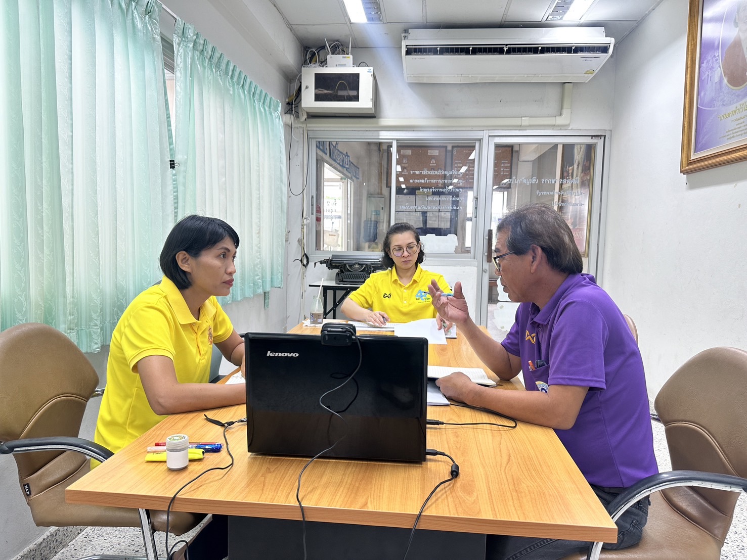 ส.ป.ก.เพชรบุรี  เข้าร่วมประชุมติดตามการดำเนินงานโครงการปรับปรุงหนังสืออนุญาตให้เข้าทำประโยชน์ในเขตปฏิรูปที่ดิน (ส.ป.ก.4-01) เป็นโฉนดเพื่อการเกษตร ปีงบประมาณ พ.ศ. 2567