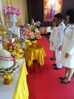 รักษาราชการปฏิรูปที่ดินจังหวัดเพชรบุรี ถวายราชสักการะเนื่องใน วันที่ระลึกพระบาทสมเด็จพระนั่งเกล้าเจ้าอยู่หัวพระมหาเจษฎาราชเจ้า และวันข้าราชการพลเรือน พ.ศ.2557  