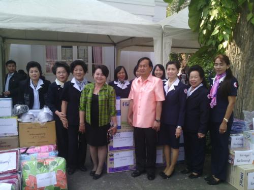 ส.ป.ก.เพชรบุรี ส่งมอบของรางวัลให้สำนักงานเหล่ากาชาดเพชรบุรี  