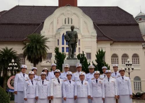พิธีวางพวงมาลาถวายราชสักการะ พระบรมราชานุสาวรีย์ พระบาทสมเด็จพระจุลจอมเกล้าเจ้าอยู่หัว