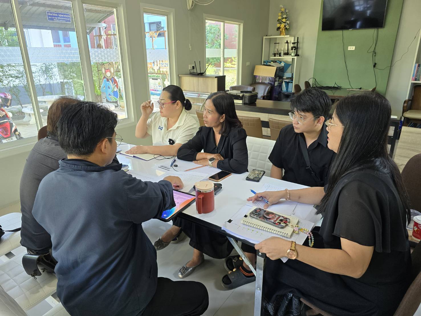 title - ส.ป.ก.เพชรบุรี พร้อมด้วยผู้อำนวยการกลุ่ม/ฝ่าย ร่วมประชุมคณะทำงานติดตามและเร่งรัดการใช้จ่ายเงินงบประมาณ ประจำปีงบประมาณ พ.ศ. 2569 ของสำนักงานการปฏิรูปที่ดินเพื่อเกษตรกรรม (ส.ป.ก.) ครั้งที่ 8/2568