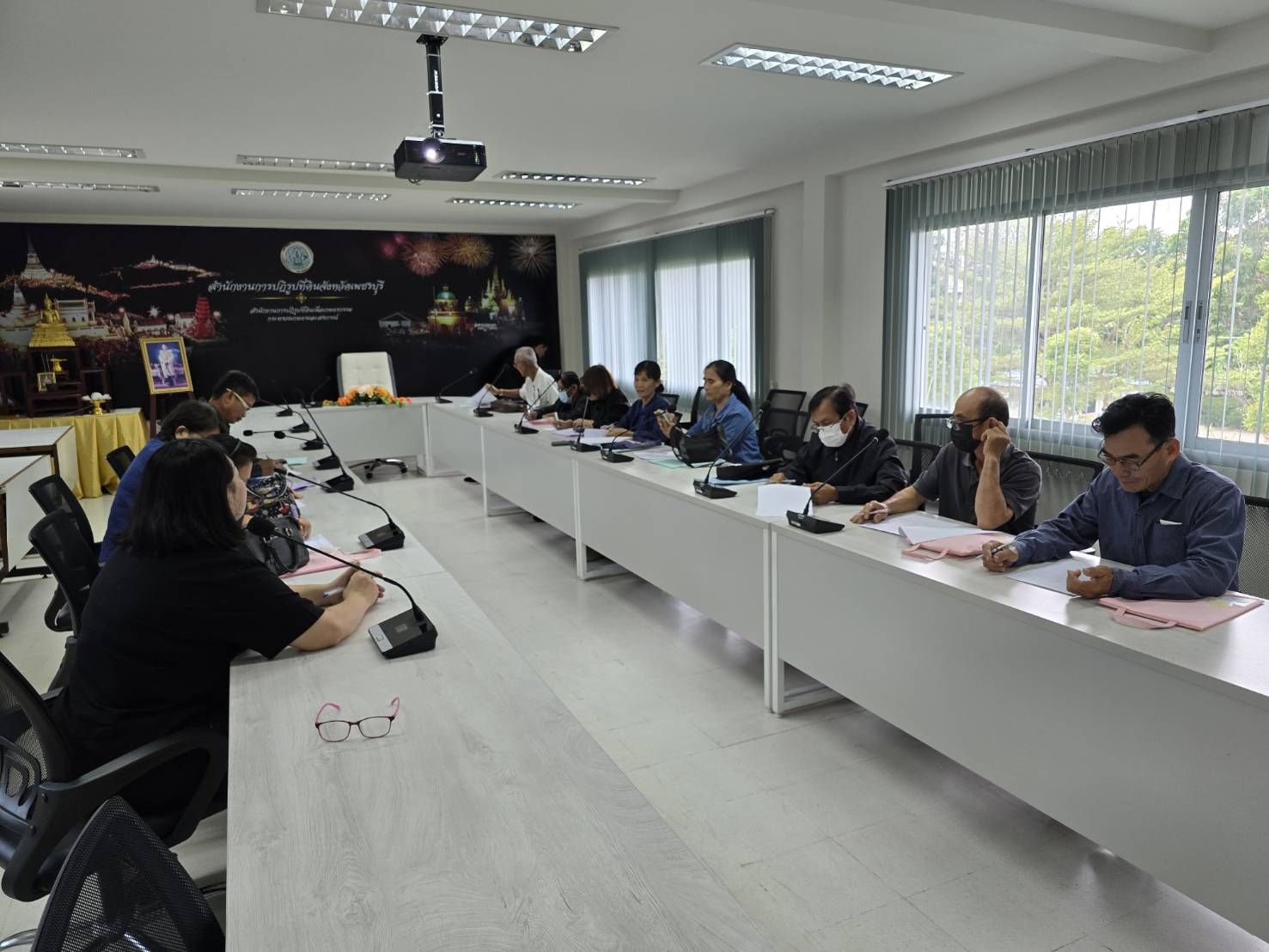 title - สำนักงานการปฏิรูปที่ดินจัดหวัดเพชรบุรี  ร่วมโครงการฝึกอบรมเชิงปฏิบัติการหลักสูตร “การเพิ่มทักษะ และเพิ่มประสิทธิภาพการดำเนินงาน อาสาสมัครปฏิรูปที่ดินเพื่อเกษตรกรรม (อสปก.)”