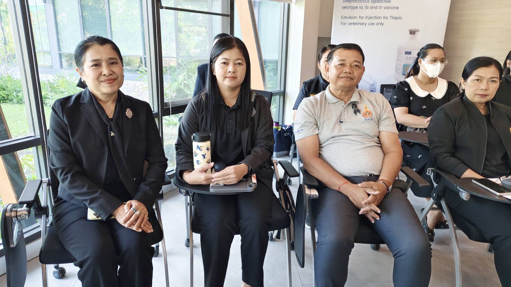 title - ร่วมประชุมและสนับสนุนข้อมูลในการนำเสนอผลงานของ นายอมร เหลืองนฤมิตชัย ต่อคณะกรรมการสรรหาปราชญ์เกษตรฯ