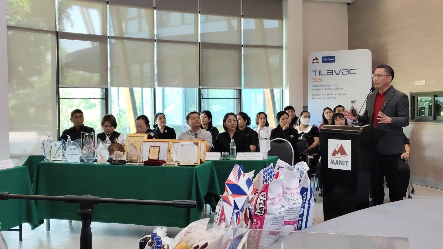 title - ร่วมประชุมและสนับสนุนข้อมูลในการนำเสนอผลงานของ นายอมร เหลืองนฤมิตชัย ต่อคณะกรรมการสรรหาปราชญ์เกษตรฯ