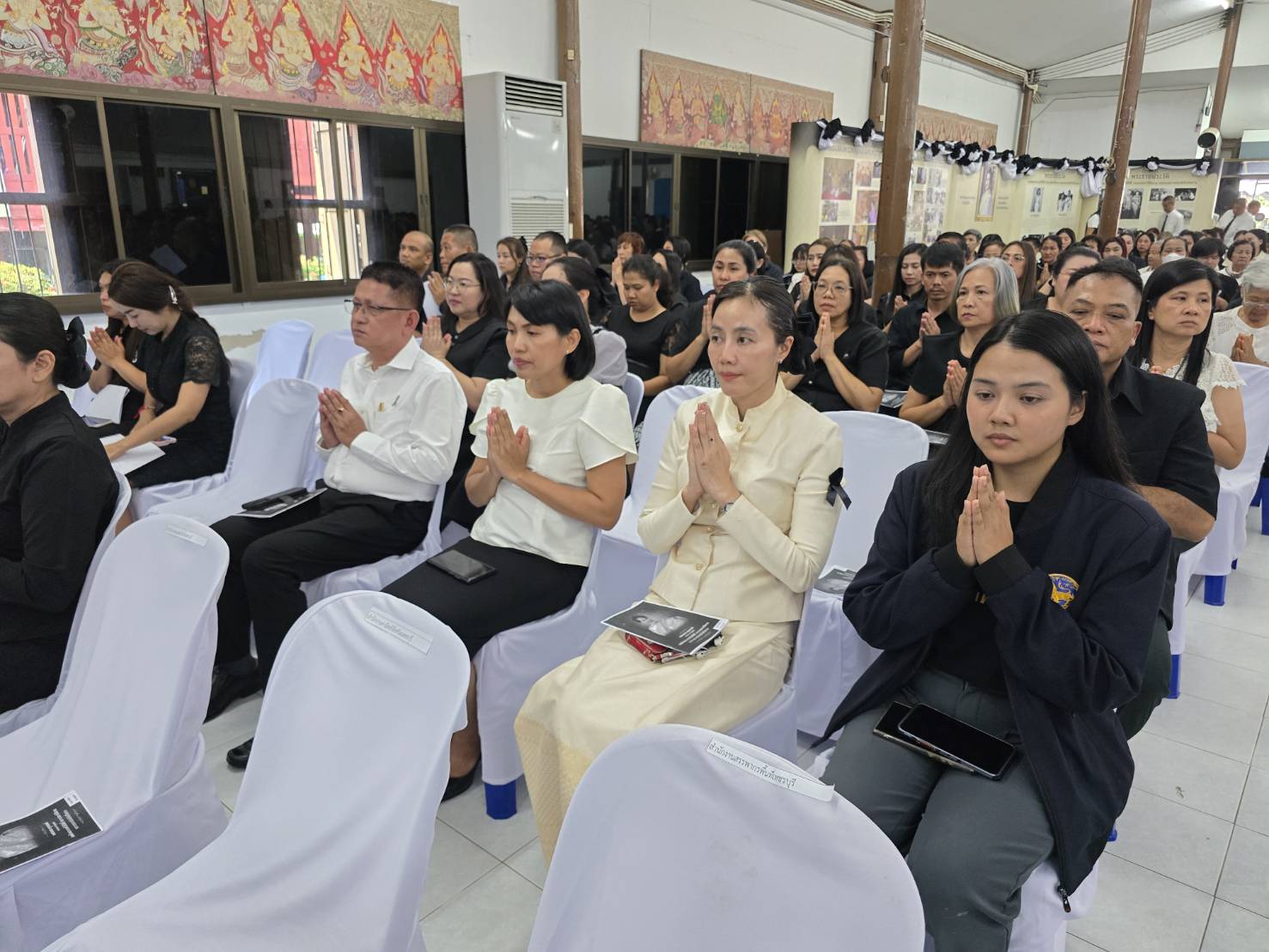 title - ส.ป.ก.เพชรบุรี เข้าร่วมพิธีสวดพระพุทธมนต์และเจริญจิตตภาวนาอุทิศถวายแด่ สมเด็จพระนางเจ้าสิริกิติ์ พระบรมราชินีนาถ พระบรมราชชนนีพันปีหลวง