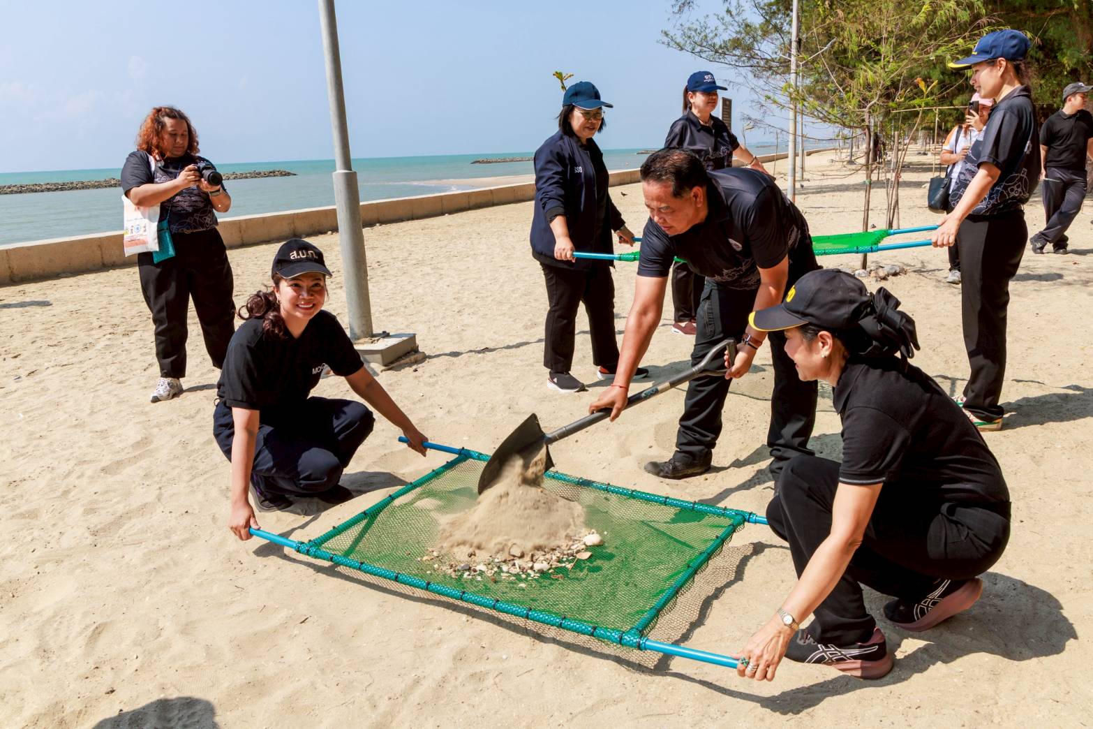 title - ส.ป.ก.เพชรบุรีเข้าร่วมพิธีและกิจกรรมวันแรงงานแห่งชาติจังหวัดเพชรบุรี ประจำปี 2569 เพื่อให้ตระหนักถึงความสำคัญของผู้ใช้แรงงาน