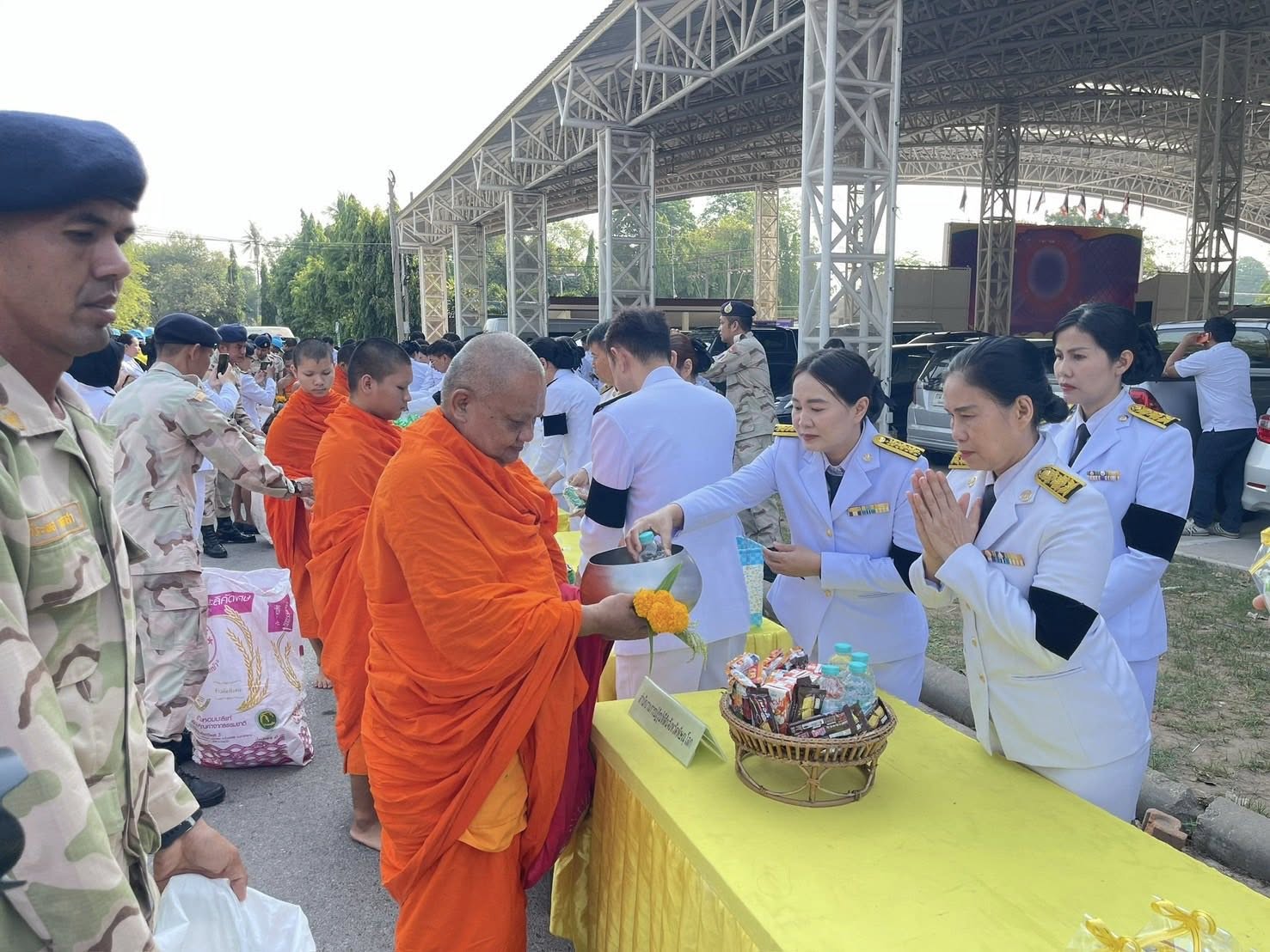 title - ส.ป.ก.พิษณุโลก ร่วมพิธีเจริญพระพุทธมนต์และตักบาตรถวายพระราชกุศล เนื่องในโอกาสวันคล้ายวันประสูติ สมเด็จพระเจ้าลูกยาเธอ เจ้าฟ้าทีปังกรรัศมีโชติ มหาวชิโรตตมางกูร สิริวิบูลยราชกุมาร