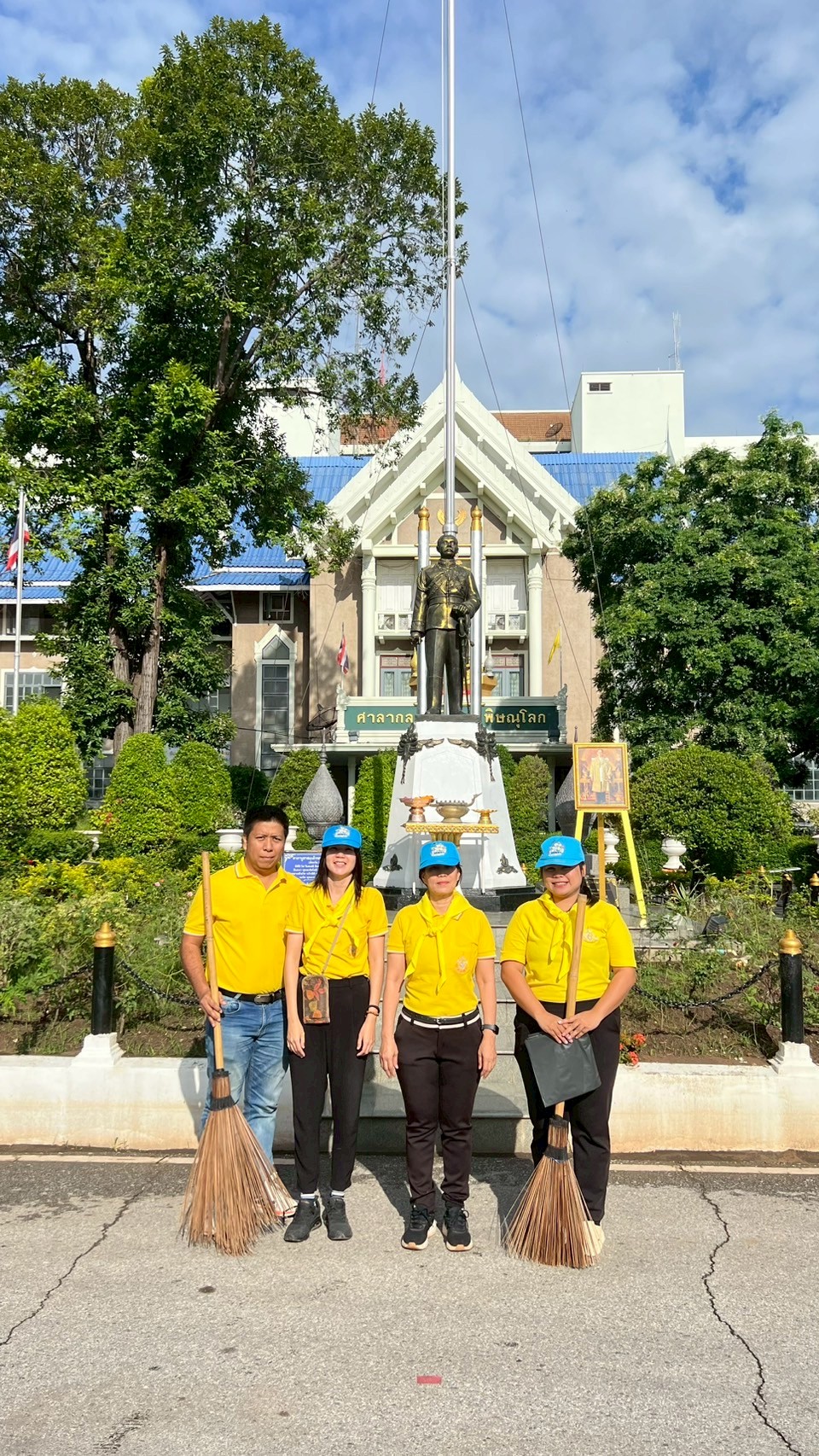 ส.ป.ก.พิษณุโลก ร่วมกิจกรรมพัฒนาบำเพ็ญสาธารณประโยชน์และบำเพ็ญสาธารณกุศล น้อมรำลึกในพระมหากรุณาธิคุณรัชกาลที่ 9 และรัชกาลที่ 5